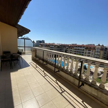 Apartman With Pool View In Royal Sun